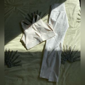 Sport bra top & leggings | Fabletics